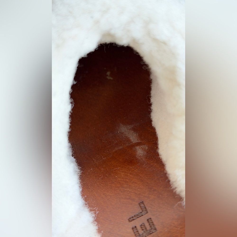 🖤CHANEL🖤Shearling Crinkled Leather Clogs - Picture 7 of 13